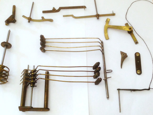 ホールクロック部品2